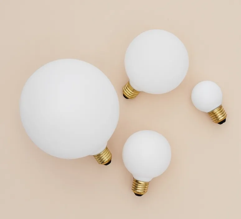 Ampoule*Tala Ampoule LED, E27, Sphere II, 6W, Dim to Warm, 2000-2800K, , 480lm, IP54, Ø7,5cm, H11,2cm - Porcelaine