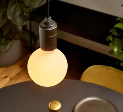 Ampoule*Tala Ampoule LED, E27, Sphere III, 7W, Dim to Warm, 2000-2800K, Porcelaine, IP54, 600lm, Ø10cm, H13,7cm - blanc, opalin