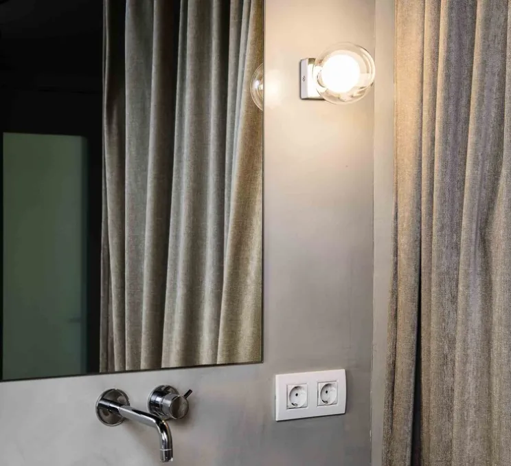 Applique de salle de bain, Perla, IP44, blanc et chrome, Ø12cm, H15cm - Faro