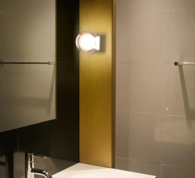 Applique de salle de bain, Perla, IP44, blanc et chrome, Ø12cm, H15cm - Faro