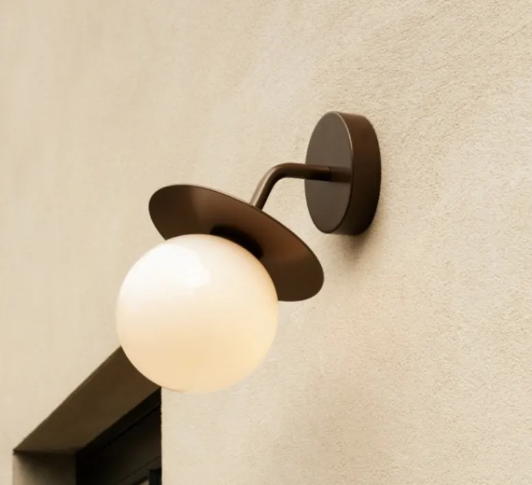 Applique*Nuura Applique d'extérieur, Liila, , IP54, Ø14cm, H26cm - bronze, globe opalin