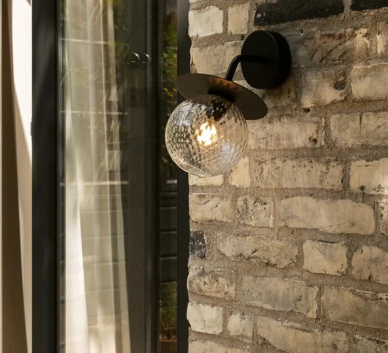 Applique*Nuura Applique d'extérieur, LIILA , , IP54, Ø14cm, H26cm - noir, globe transparent