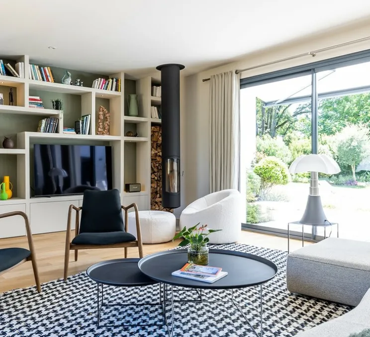 Applique d'extérieur, Liila 1, noir mat, globe opalin, IP54, Ø14cm, H16,5cm - Nuura