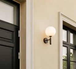 Applique*Nuura Applique d'extérieur, Miira, , IP54, Ø20cm, H35cm - bronze, globe opalin