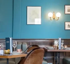 Applique*Mullan Lighting Applique murale, Ben, à deux bras, antique, globe opale, L33cm, H30cm - laiton