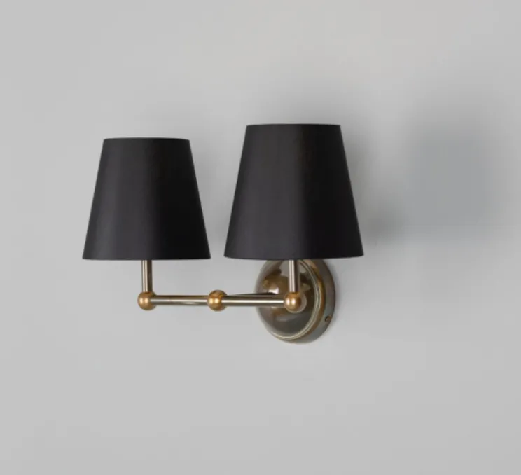Applique murale, Busan Double, laiton antique, abat-jour noir, L37cm, H24,5cm - Mullan Lighting