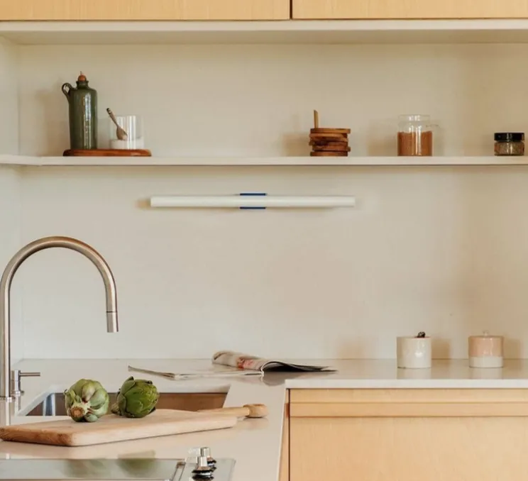 Applique murale, Calma, bleu, verre opalin, LED, IP44, 2700K, 608lm, L50cm, P8cm - Faro