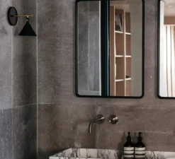 Applique murale, Cast, noir, IP44, LED, 2700K, 181 lm, L12,5cm, H19,6cm - Audo Copenhagen