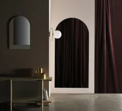 Applique*Eno Studio Applique murale, Cime, laiton, L20cm, H30cm - laiton, globe opalin