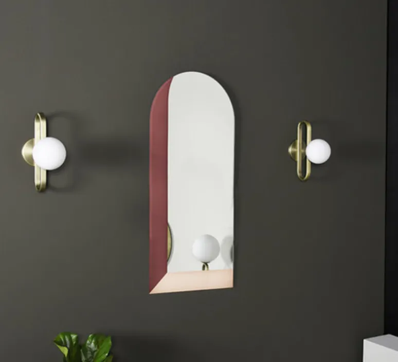 Applique*Eno Studio Applique murale, Cime, laiton, L20cm, H30cm - laiton, globe opalin