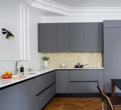 Applique murale, Cone, noir, intérieur laiton, Ø16cm, L20,5cm - Atelier Areti