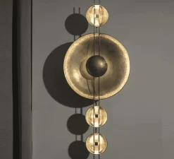 Applique*Ombre portée Applique murale, Cropcircle, , L30cm, H74cm - laiton martelé, brossé et ciré