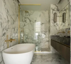 Applique*Entrelacs Applique murale, Hublot 500, veines blanches, IP44, LED, dim, 2700k, 700 lm, L10cm, H50cm - bronze patiné, albâtre