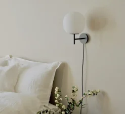 Applique*New Works Applique murale, Lantern, , Ø25cm, H30cm - verre opal blanc, noir