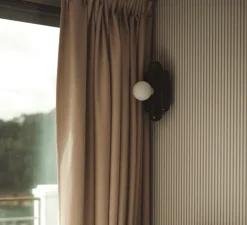 Applique*Cosin Applique murale, Madeleine, noir, globe opalin, L16cm, H30cm - noir, opalin