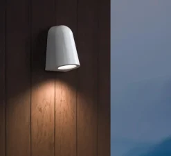 Applique murale, Mast Light Coastal, vernis blanc brillant, IP44, Ø8,9cm, H13,7cm - Astro