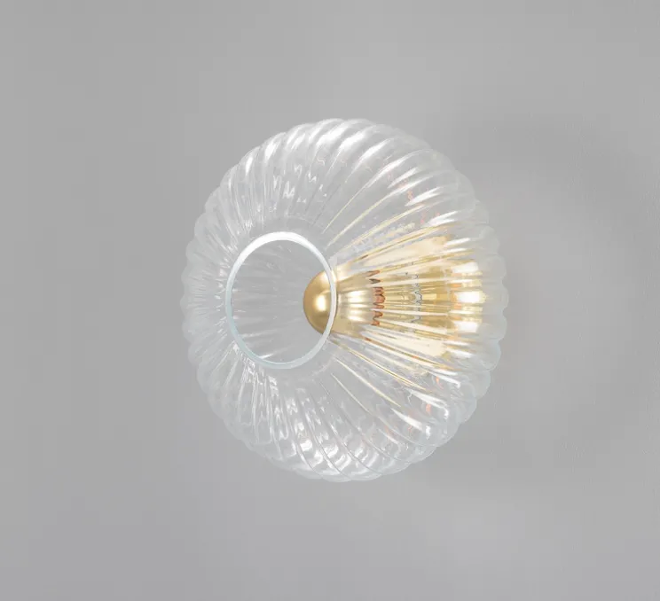 Applique murale, Neith, verre cannelé transparent, laiton satiné, Ø30cm, H30cm - Mullan Lighting