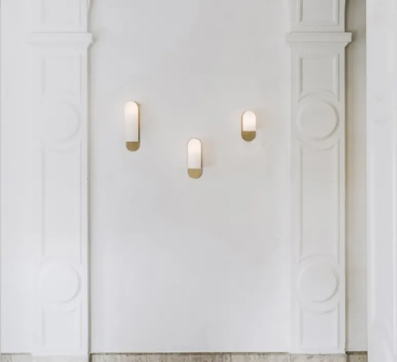 Applique*Schwung Applique murale, Odyssey Medium, opalin et laiton, L10,5cm, H30,5cm - opalin et laiton poli