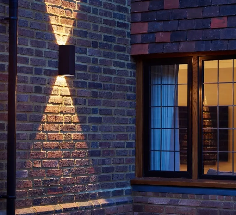 Applique*Astro Applique murale, Oslo 255 LED, , IP65, LED, 3000K, 270 lm, L9cm, H25,5cm - noir texturé