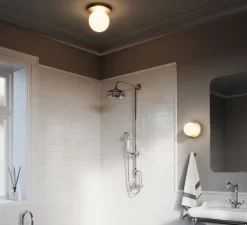 Applique murale ou plafonnier, Liila 1 medium, or, blanc opalin, IP44, Ø16,5cm, H17cm - Nuura