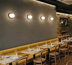 Applique murale ou plafonnier, Liila 1 medium, or, blanc opalin, IP44, Ø16,5cm, H17cm - Nuura