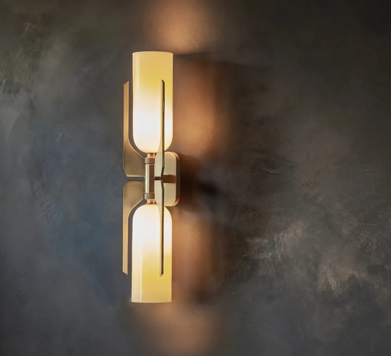 Applique*Bert frank Applique murale, Pennon wall, , Ø13cm, H63cm - laiton, verre opalin