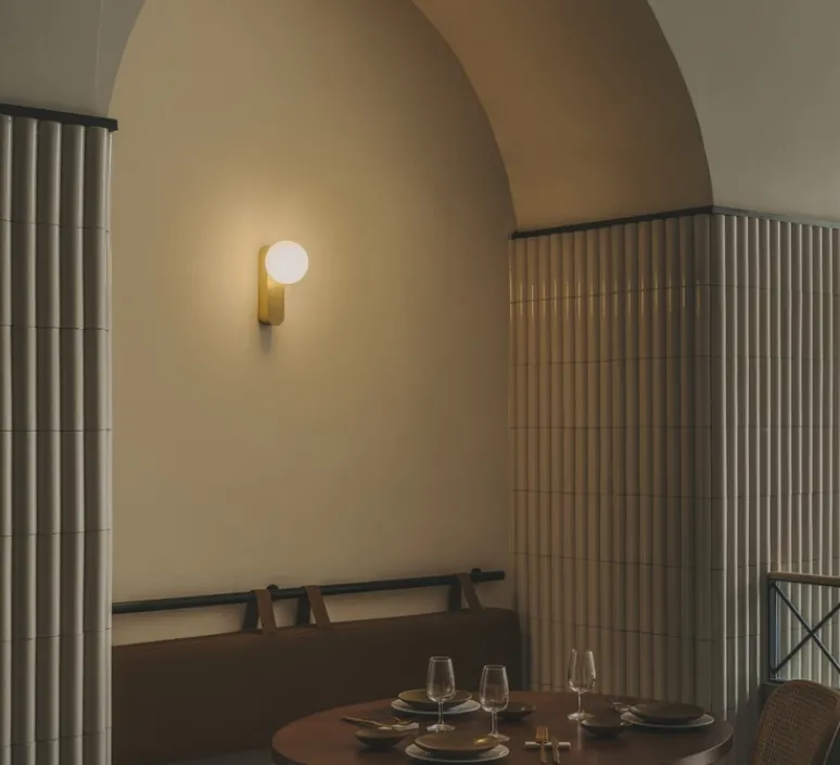 Applique*LEDS C4 Applique murale, Perlina IP, , IP44, LED, dim, 3000K, 355 lm, Ø12cm, H23,7cm - laiton