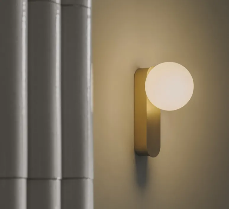 Applique*LEDS C4 Applique murale, Perlina IP, , IP44, LED, dim, 3000K, 355 lm, Ø12cm, H23,7cm - laiton