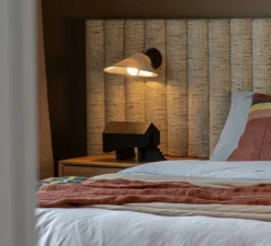 Applique*DCW éditions Paris Applique murale, Plume, , porcelaine, L25,1cm, H9,7cm - noir et blanc