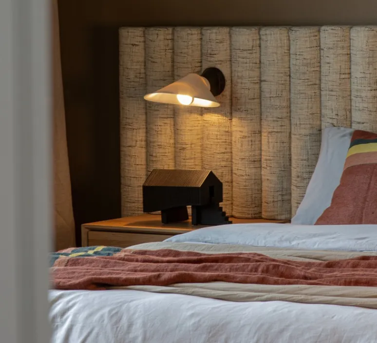 Applique*DCW éditions Paris Applique murale, Plume, , porcelaine, L25,1cm, H9,7cm - noir et blanc