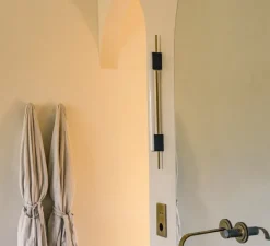 Applique*Contain Applique murale, Tubus 70, laiton poli, PLA fibre carbone, LED, dim, 2700K, 470lm, Ø3,2cm, H70cm - laiton poli, charbon