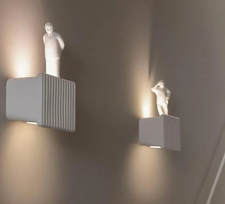 Applique*Karman Applique murale, Umarell, avec personnage debout, , LED, 2700K, 1282 lm, L18cm, H28cm - blanc mat