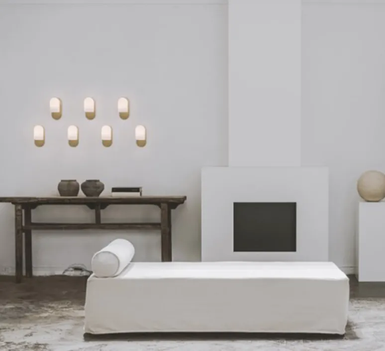 Applique*Schwung Applique, Odyssey Small, , L10,5cm, H23cm - opalin et laiton poli