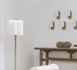 Applique*Schwung Applique, Odyssey Small, , L10,5cm, H23cm - opalin et laiton poli