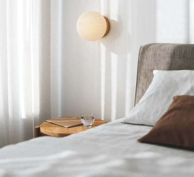 Applique ou plafonnier, Bright Modeco, laiton, verre opalin, IP44, Ø20cm, P21,5cm - Nordic Tales