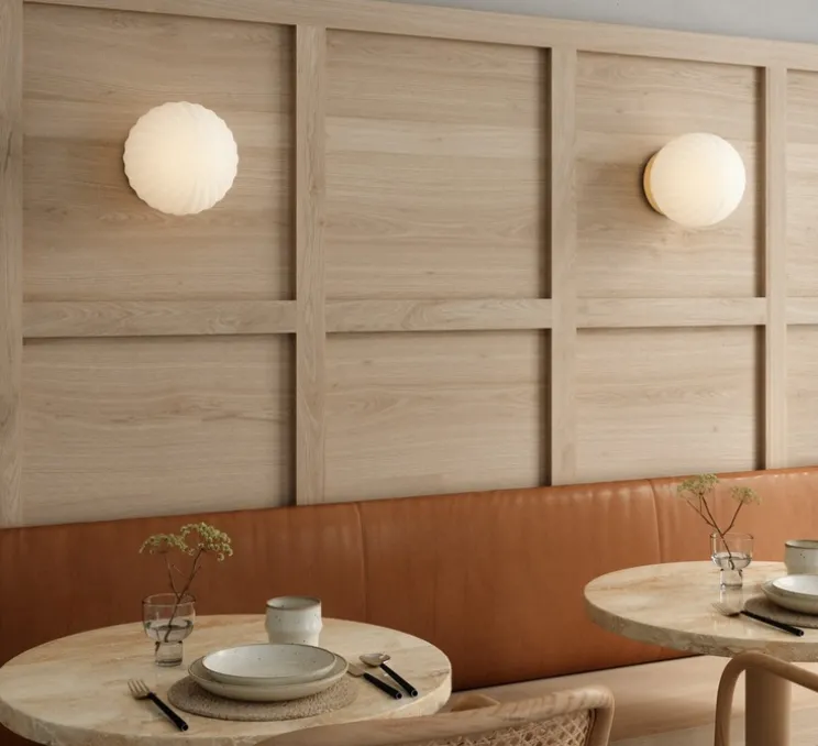 Applique ou plafonnier, Bright Modeco, laiton, verre opalin, IP44, Ø20cm, P21,5cm - Nordic Tales