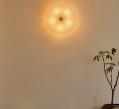 Applique ou plafonnier, Magma Large, laiton, verre opalin, Ø42,4cm, P10cm - Tala