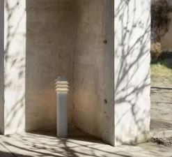 Lampadaire*Louis Poulsen Borne, Bysted Garden longue, , IP65, LED, 2700K, lm, Ø13,2cm, H53,4cm - Aluminium granité