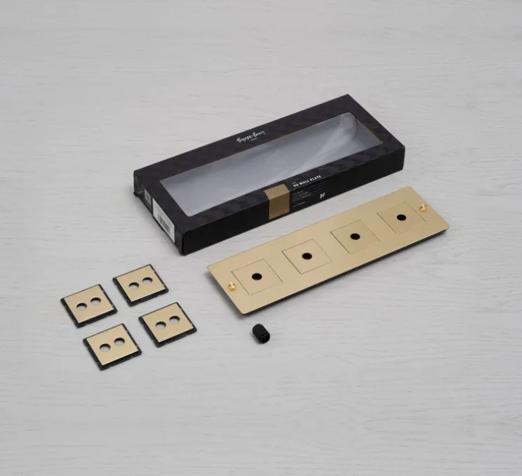 Façade, Buster, Quadruple horizontal, Laiton, Avec insert, L30,3cm, H9cm - Buster & Punch