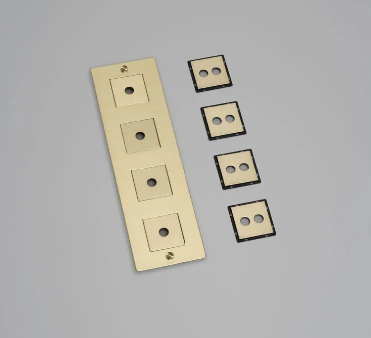 Façade, Buster, Quadruple vertical, Laiton, Avec insert, L9cm, H30,3cm - Buster & Punch