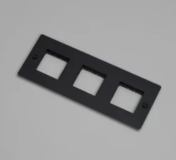 Prise*Buster & Punch Façade, Buster, Triple horizontal, Noir, Sans insert, L23,2cm, H9cm -