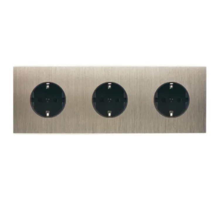 Façade, Confidence, Triple horizontal, Acier brossé, Prise-Schuko x3, L29,3cm, H8cm - Modelec