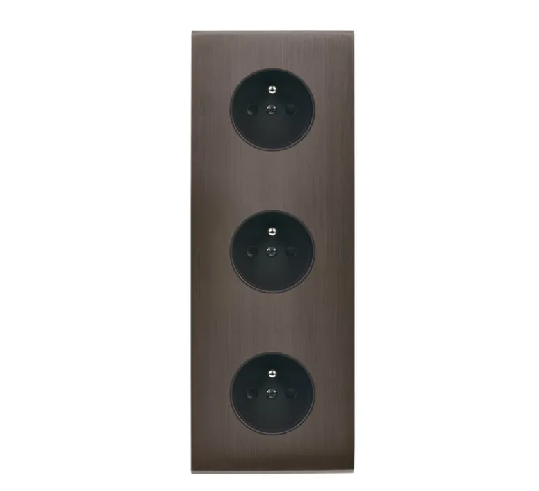Prise*Modelec Façade, Confidence, Triple vertical, Canon de fusil, Prise-2P+T x3, L8cm, H22,2cm -