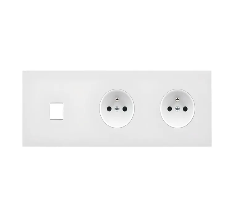 Prise*Modelec Façade, Désir, Triple horizontal, Blanc mat, Prise-PC x2, Prise-RJ45 x1, L22,2cm, H8cm -