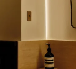 Interrupteur*Modelec Interrupteur, Confidence, Etroit, Vieux bronze, Va-et-vient x1, Laiton, L4cm, H8cm -