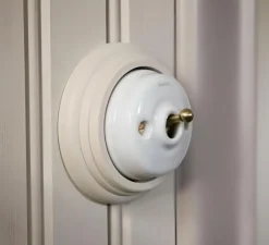 Interrupteur*Fontini Interrupteur, Dimbler, Garby colonial, Simple, hêtre sans vernis (brut prêt à peindre), Poussoir x1, Laiton, Ø10cm -