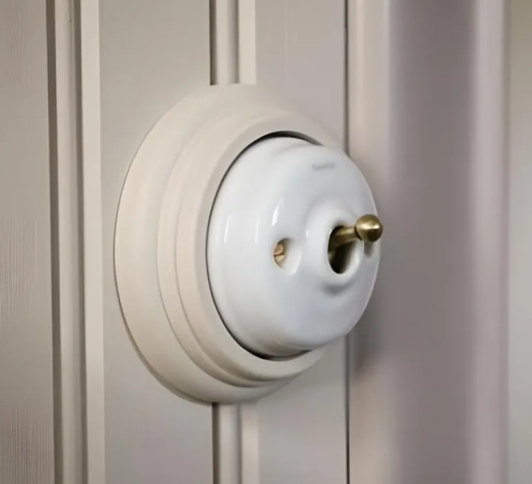 Interrupteur*Fontini Interrupteur, Dimbler, Garby colonial, Simple, hêtre sans vernis (brut prêt à peindre), Poussoir x1, Laiton, Ø10cm -