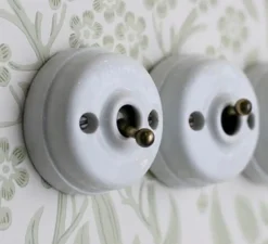 Interrupteur*Fontini Interrupteur, Dimbler, Simple, Porcelaine blanc, Va-et-vient x1, Sans passe-câble, Laiton vieilli, L6,45cm, H6,45cm -