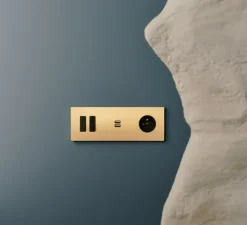 Interrupteur et Prise, M, Triple horizontal, Laiton brossé, Va-et-vient ou poussoir x2, Prise-USB A x2, Prise-PC x1, Noir, L22,2cm, H8cm - Modelec