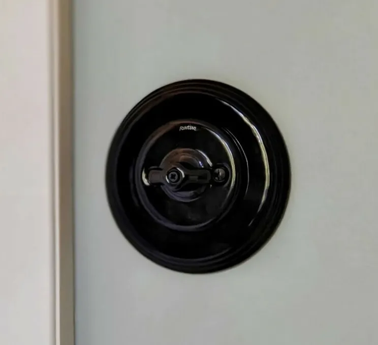 Interrupteur, Garby Colonial, Simple, Porcelaine noir, Va-et-vient x1, Porcelaine noir, L6,45cm, H6,45cm - Fontini